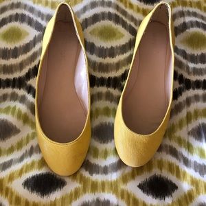 Shoes, yellow slides